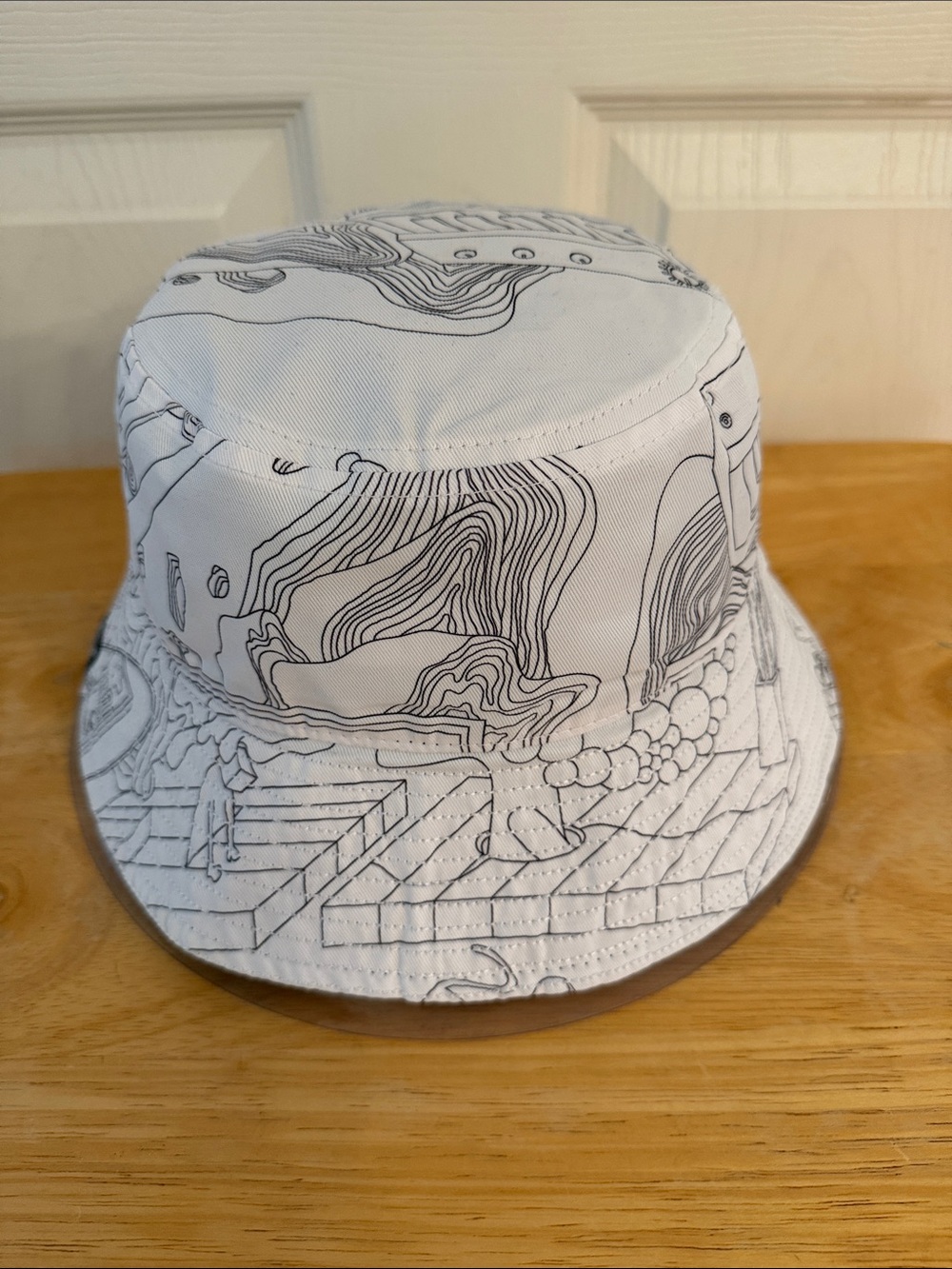 GRAV White/Black Reversible Graphic Bucket Hat - Picture 7 of 8